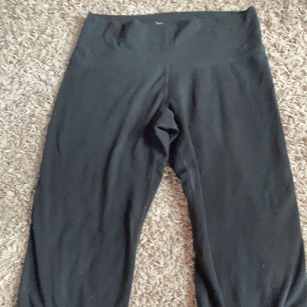 black cropped leggings